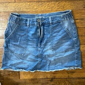 Women’s L skirt NO-BO brand never worn just tried on, didn’t use a fitting room